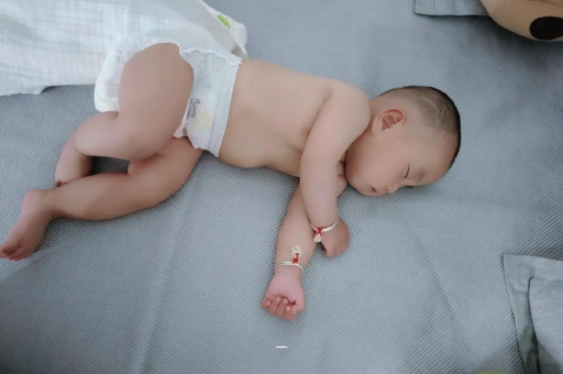 金昌宝宝胳膊上起红疙瘩